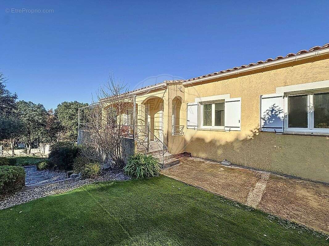 Maison à SAINTE-ANASTASIE