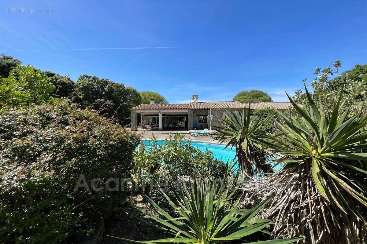 Maison à CAZEVIEILLE