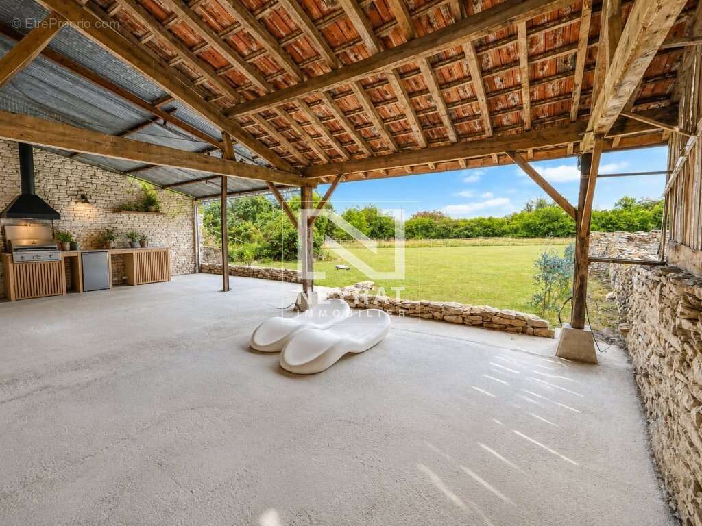 Propriété de charme rénovée avec prestations haut de gamme, grange remarquable et fort potentiel d'aménagement - photo 22