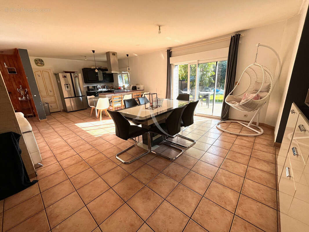 Maison à MONTIGNE-LE-BRILLANT