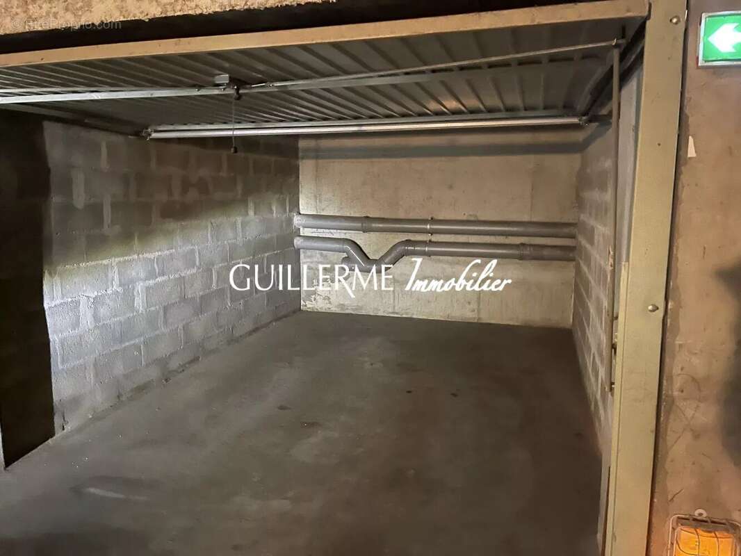 Garage en sous-sol - idéal investissement - photo 2