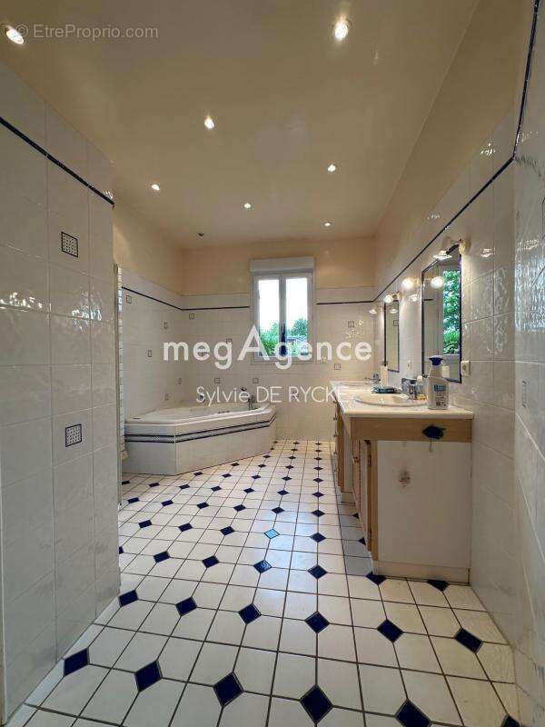 Maison à PONT-SUR-YONNE