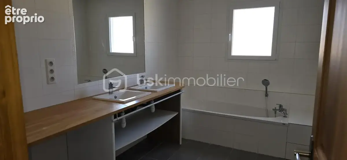 BELLE MAISON de plain-pied avec piscine sur terrain de 2962 m2 - photo 9