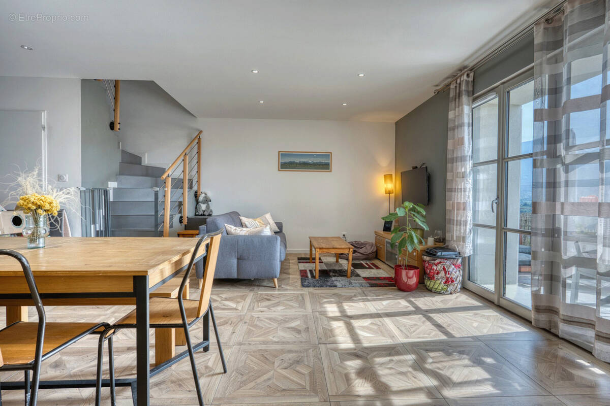 Appartement à SAINT-JEOIRE-PRIEURE