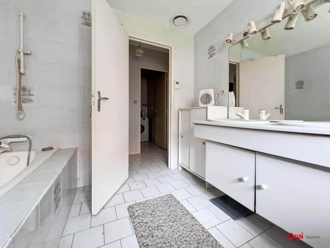  SPÉCIAL PROJET / ARTISAN : Énorme Potentiel de 183 m² à La Ferté-Saint-Cyr – Prix Sacrifié (Travaux à prévoir) - photo 16