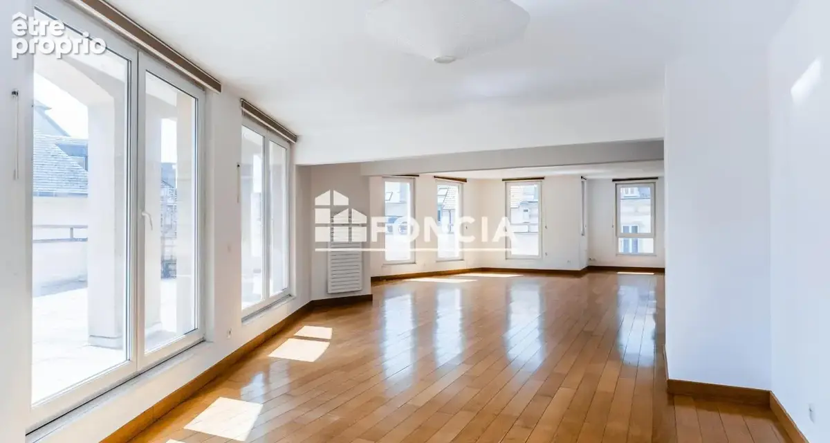 Dans le coeur de Metz - F5 de 172M2 avec terrasse et vue unique + parking - photo 2