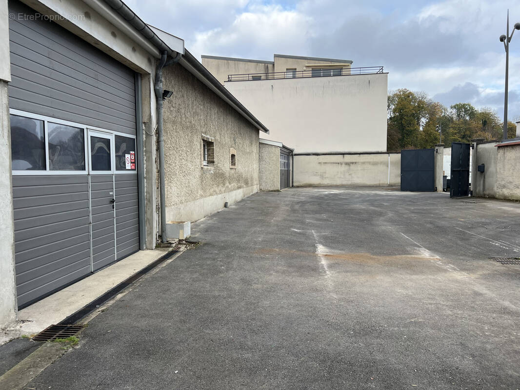 Commerce à CORMONTREUIL