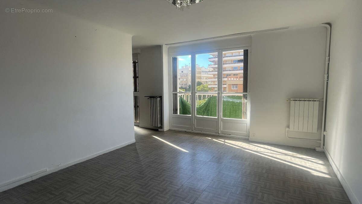 Appartement à MARSEILLE-5E
