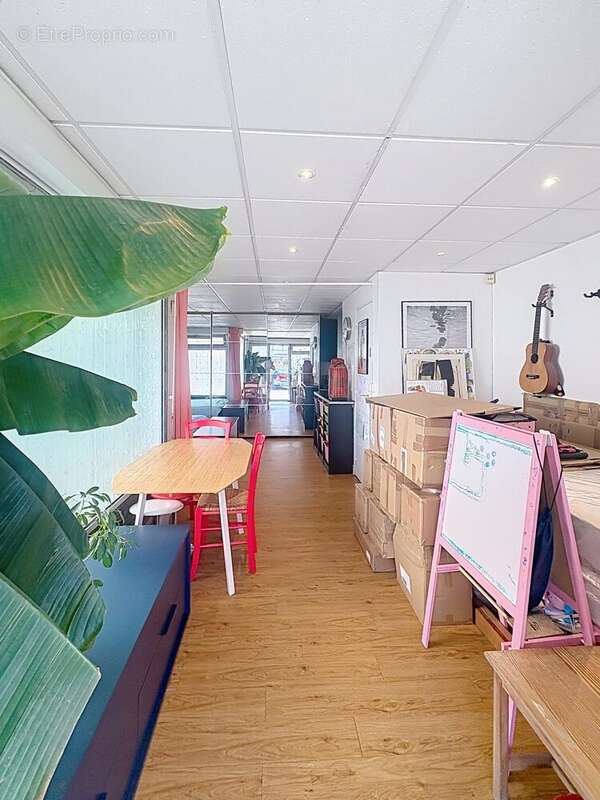 Commerce à L'HAY-LES-ROSES