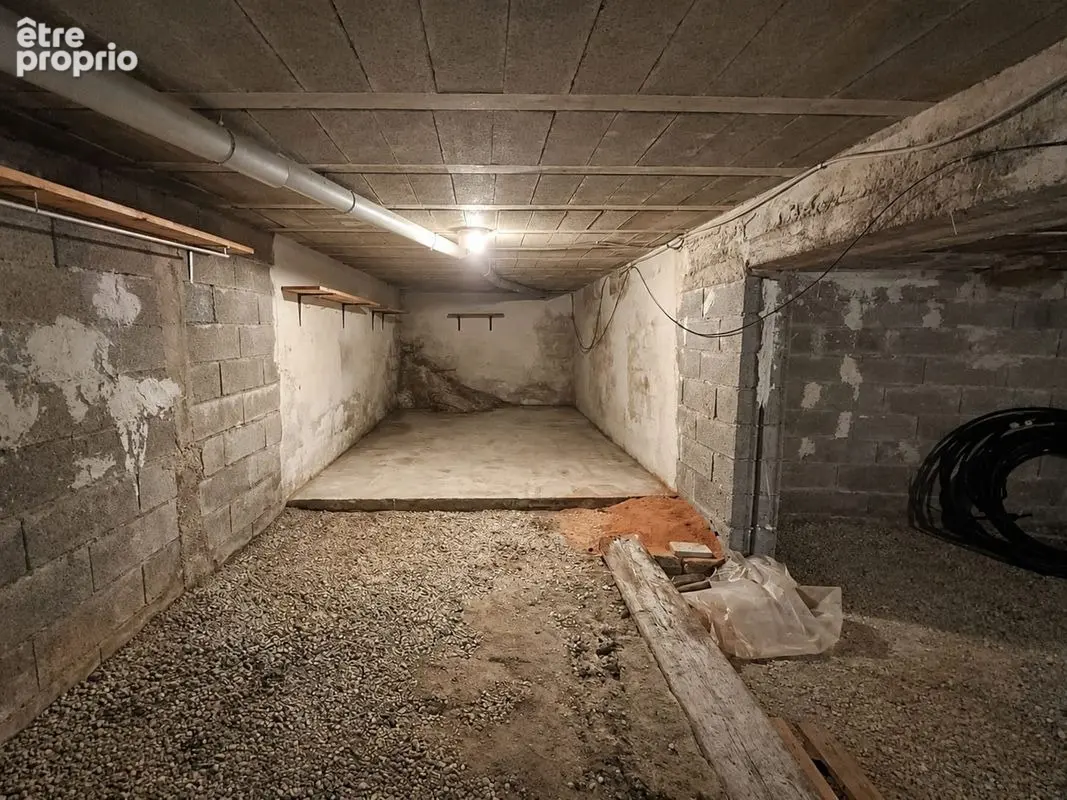 Appartement 85 m² habitables à rénover - Quartier d'Anthéor  - Cave de 60 m² de plain-pied - photo 7