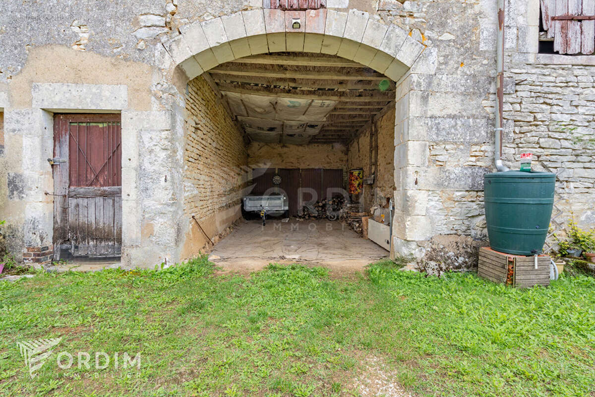 Maison à SOUGERES-EN-PUISAYE