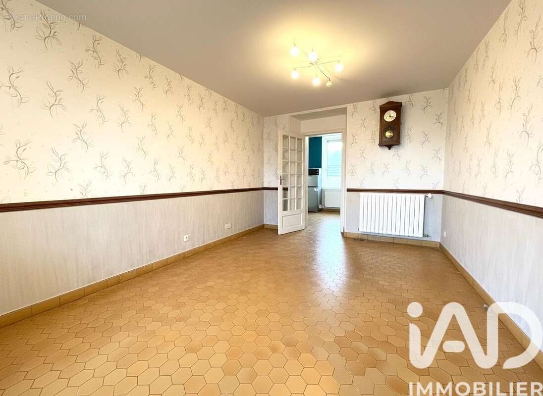 Maison 187 m² à Maillet  - photo 3