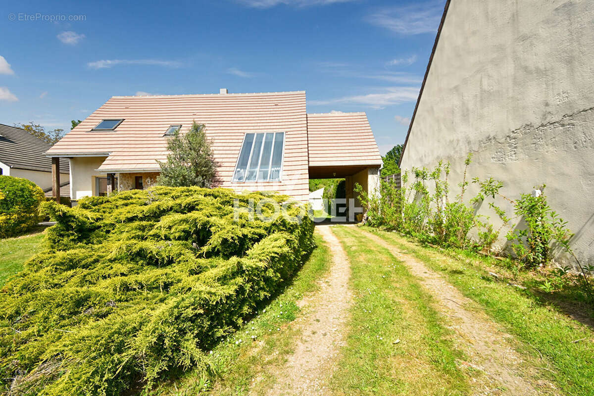 Maison à CHATRES
