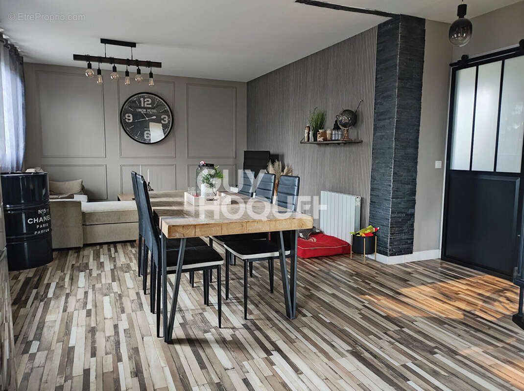 Maison à SAINTE-AGATHE-LA-BOUTERESSE