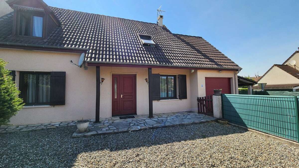 MAZERES LEZONS, A VENDRE Maison 122 m² sur 453 m² de terrain, garage, carport - photo 8