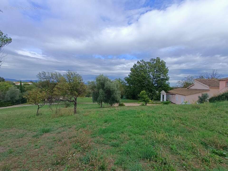 Terrain à ROQUEBRUNE-SUR-ARGENS