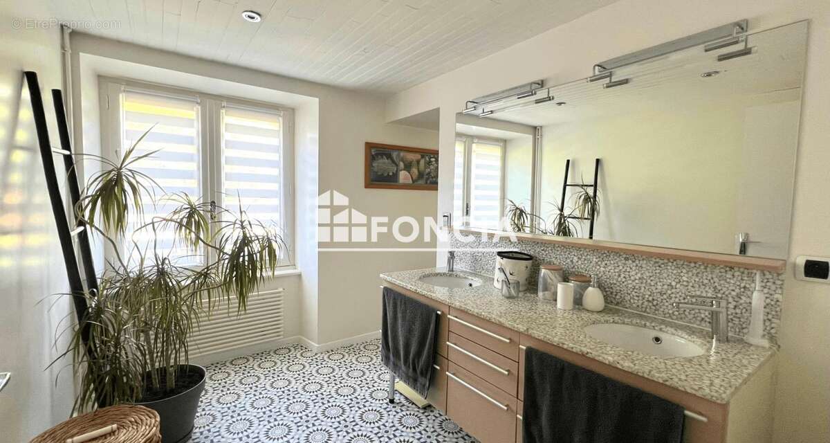 Maison à FREJAIROLLES