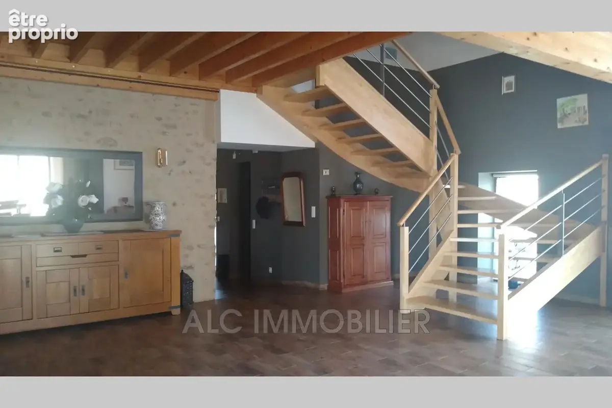 Maison 237 m² à Saint-Leonard-Des-Bois  - photo 7
