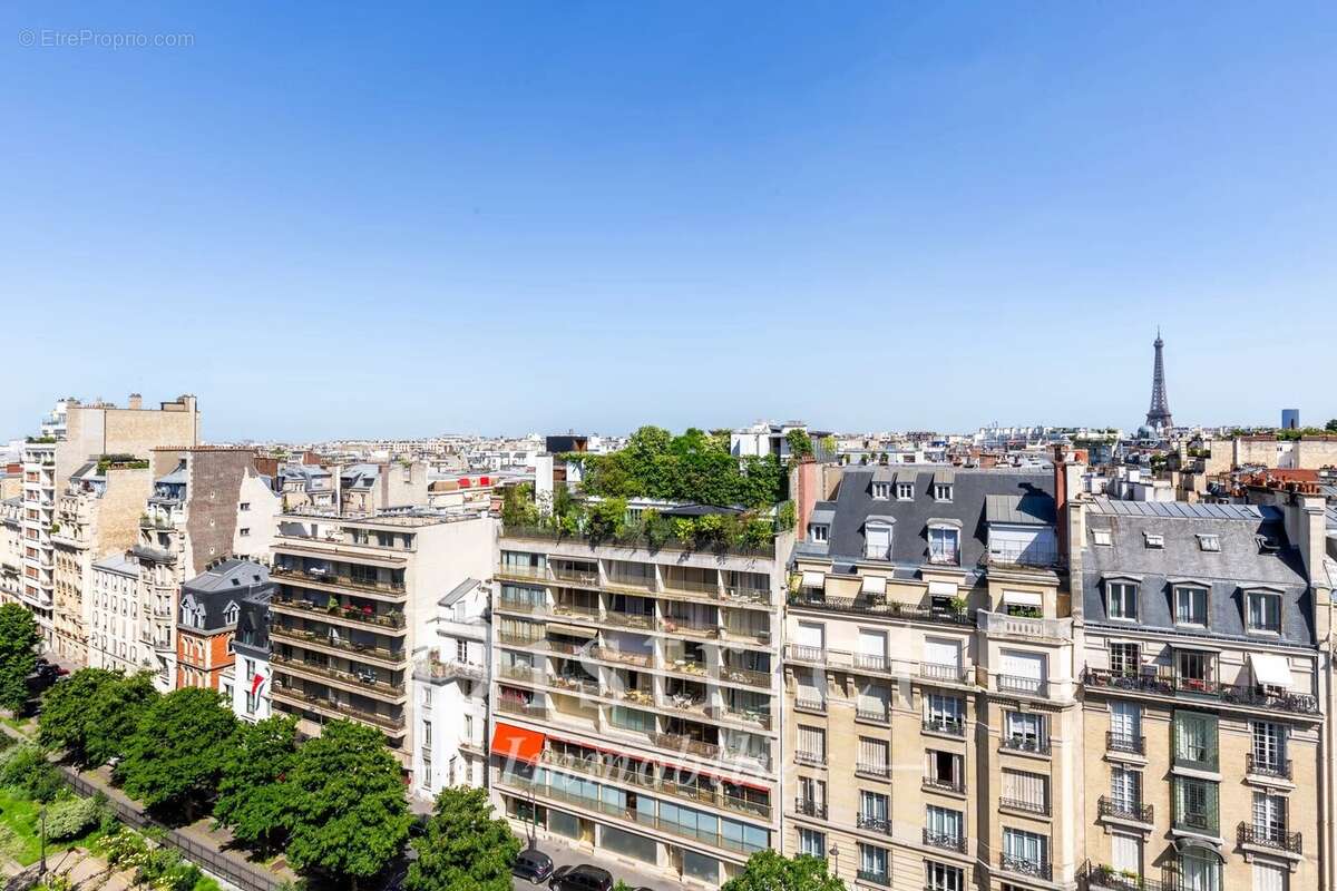Appartement à PARIS-16E