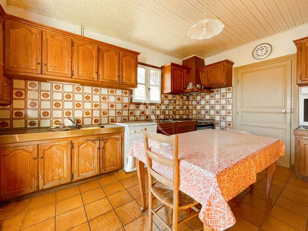 Maison à SAINTE-RADEGONDE-DES-NOYERS