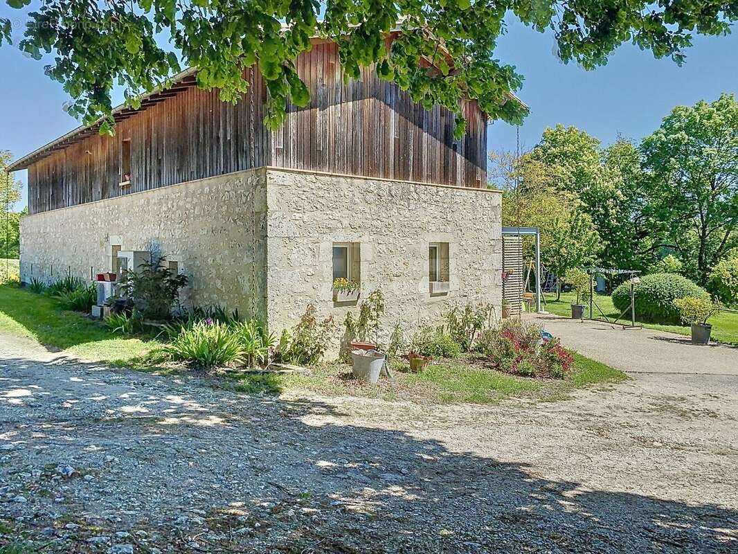 Maison à SAINT-CLAR