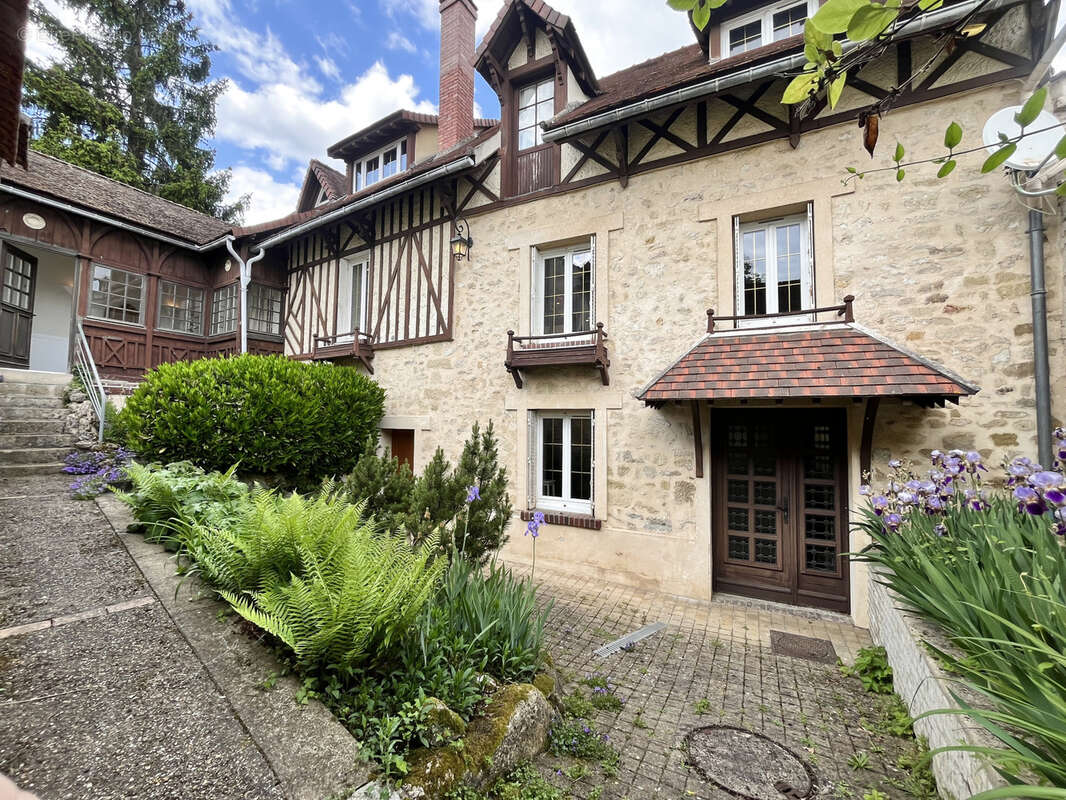 Maison à JOUY-LE-MOUTIER