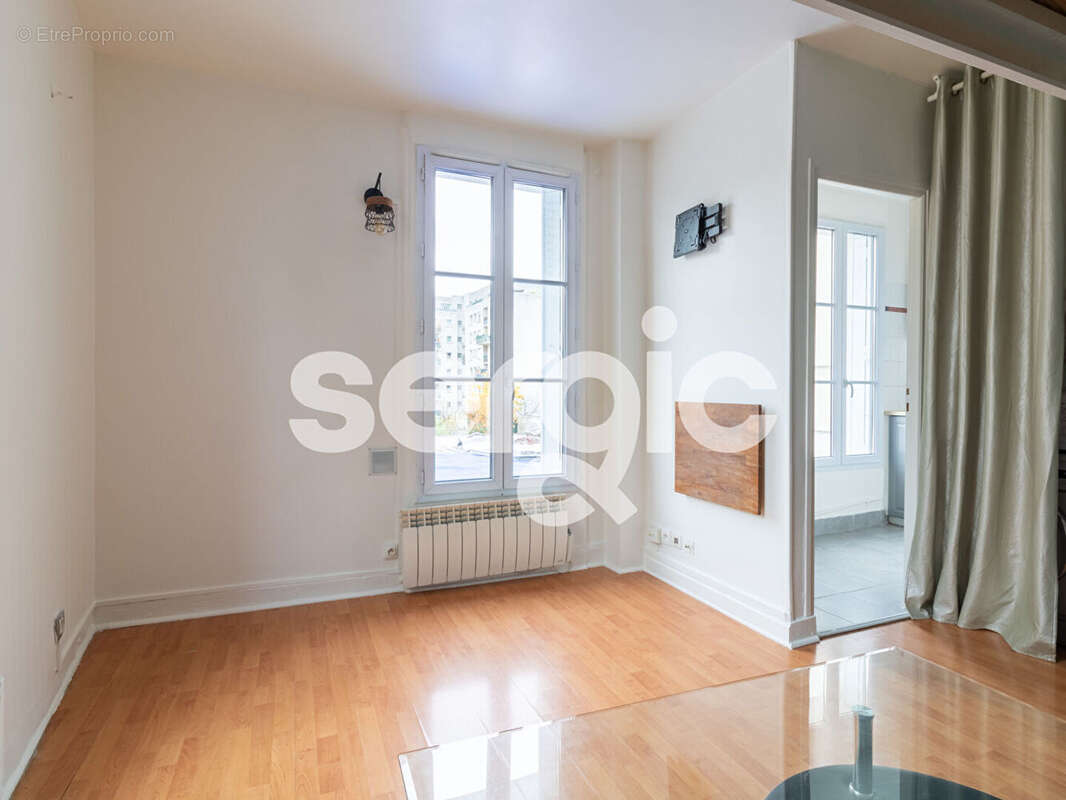 Appartement à COURBEVOIE