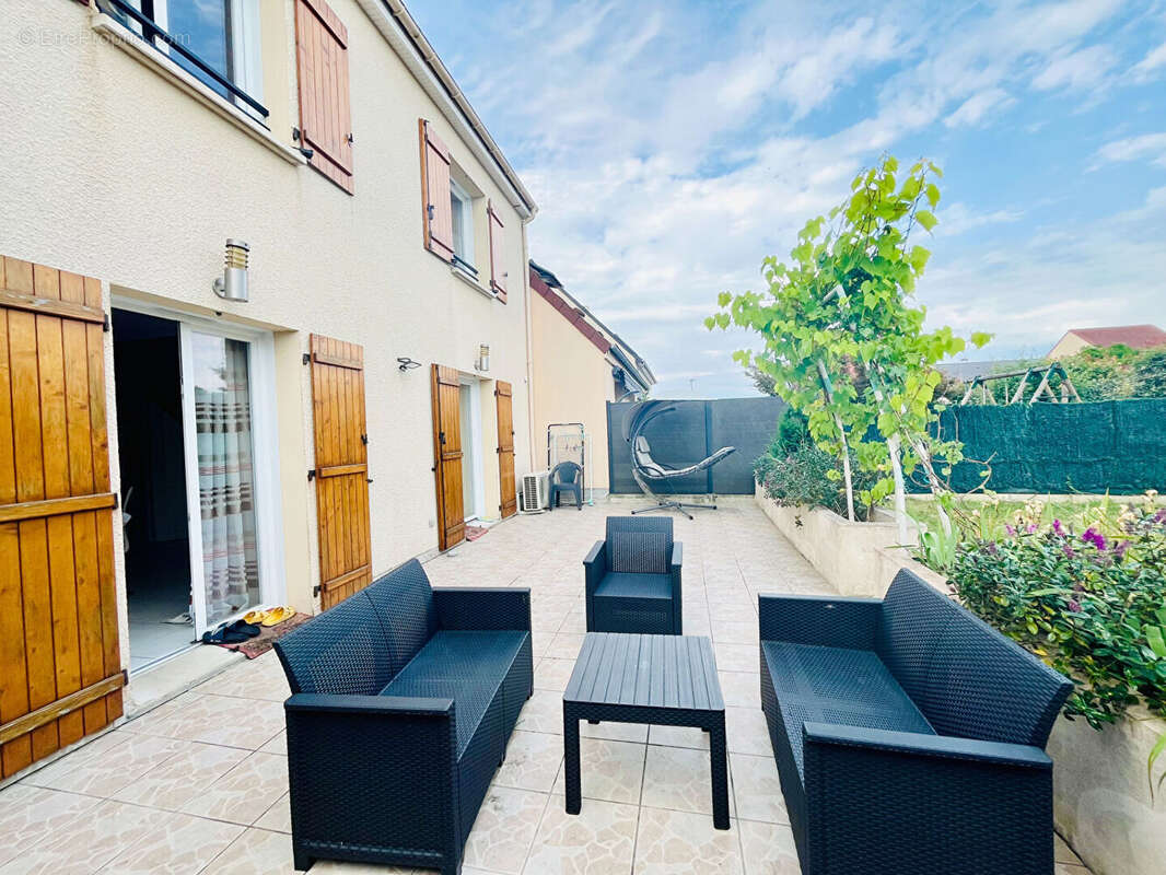 Maison à LA CHAPELLE-SAINT-MESMIN