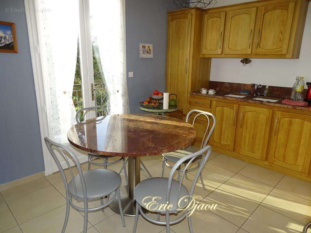 Maison de pays Condat Sur Vezere 10 pièce(s) 236.05 m2 - photo 4