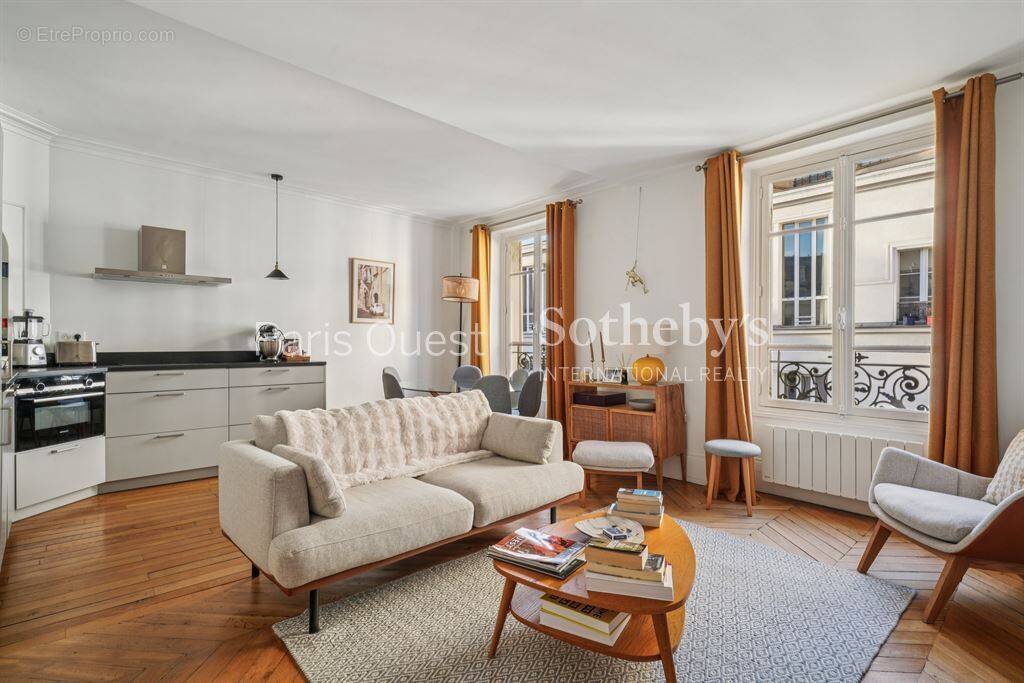 Appartement à PARIS-8E