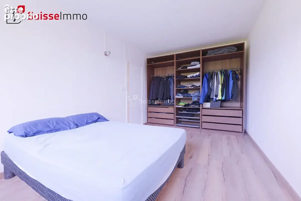 Au coeur d'un parc de 5 hectares, appartement 4 pièces en RDC - photo 6
