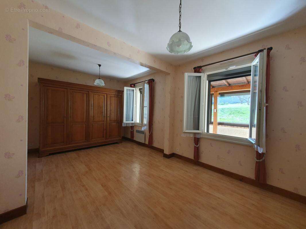 Maison à VILLEMANOCHE