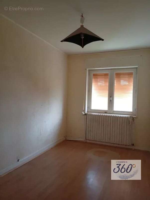 Maison à SAINT-DENIS-LES-BOURG