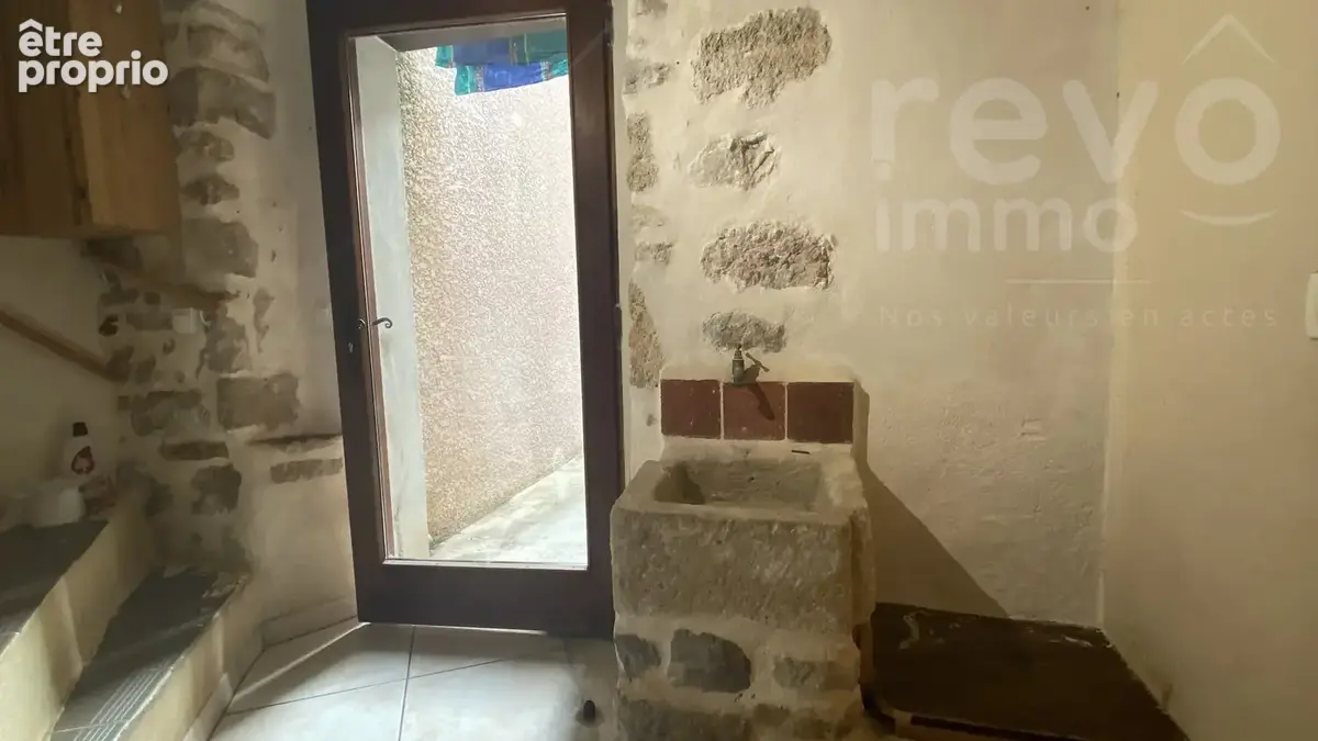 VENDEMIAN : MDV 58 M²,avec cour: bon etat, calme et cachet - photo 6