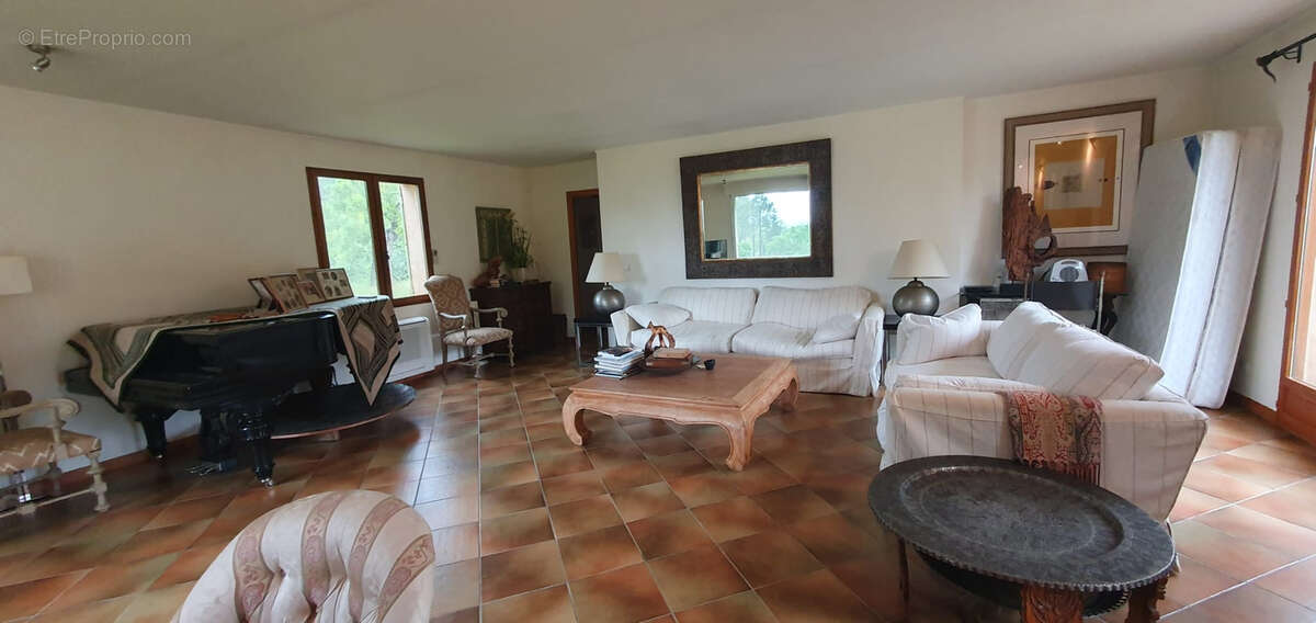 Maison à PLAN-DE-LA-TOUR