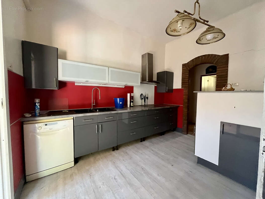 Maison de style comprenant 2 logements sur 1540m2 de parcelle divisible - photo 11