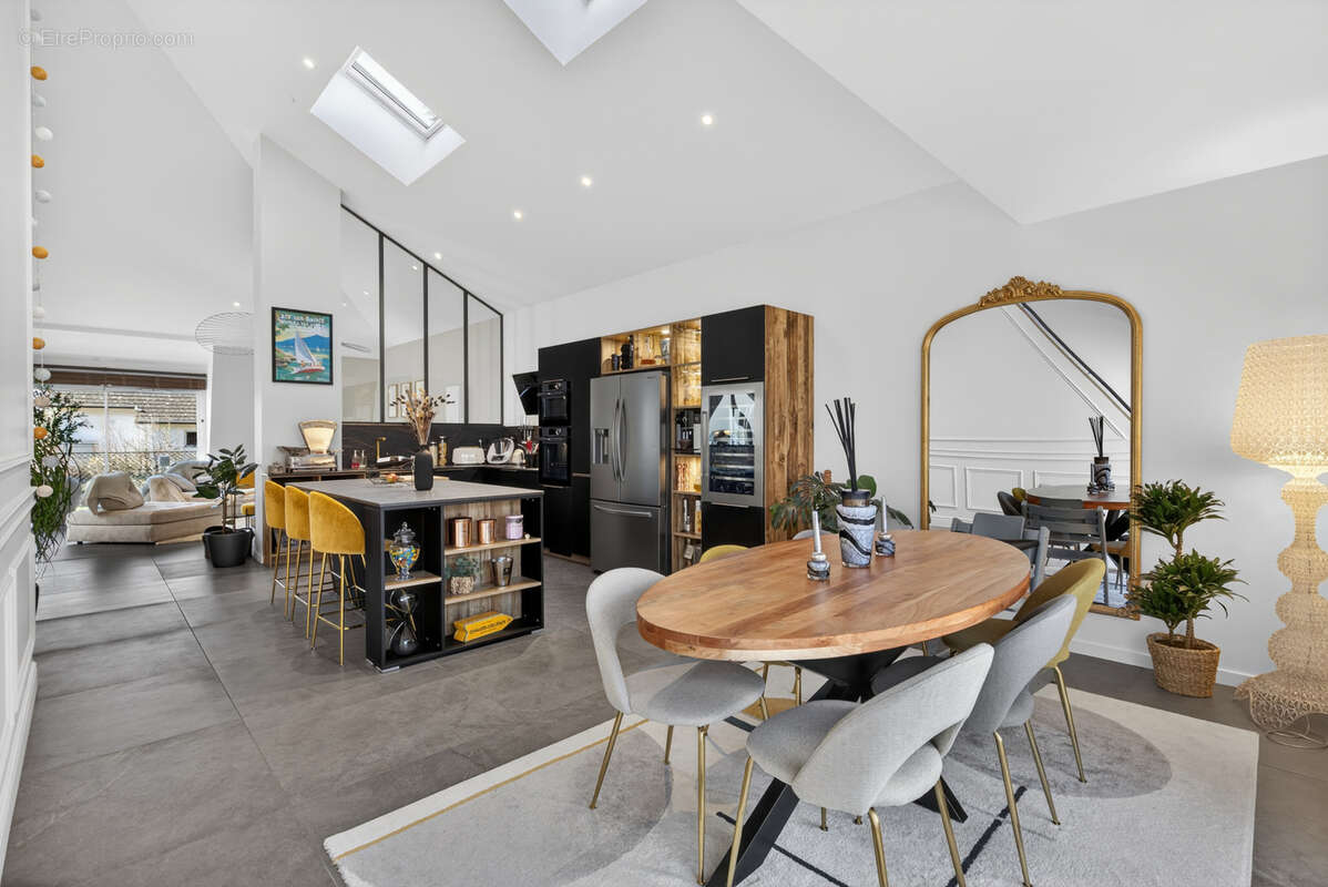 Appartement à CHALLES-LES-EAUX