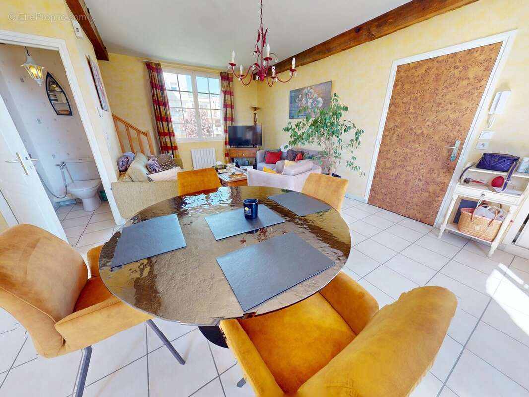 Appartement à SAINTE-SAVINE