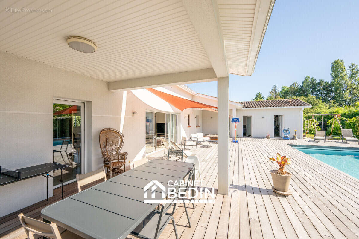Maison 165 m² à Saint-Jean-D'illac  - photo 7