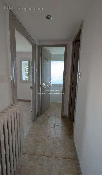 Couloir du sous-sol - Maison à CHATELLERAULT