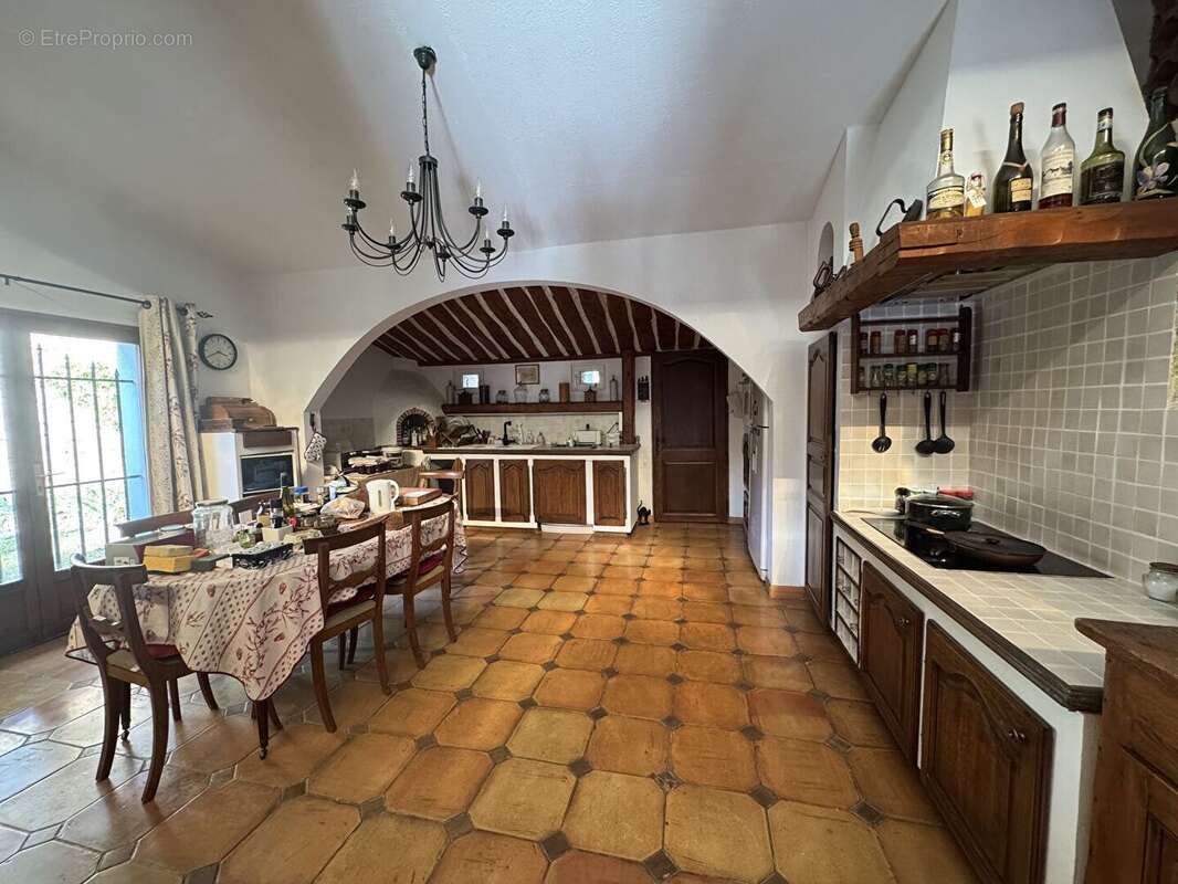 Maison à MEOUNES-LES-MONTRIEUX