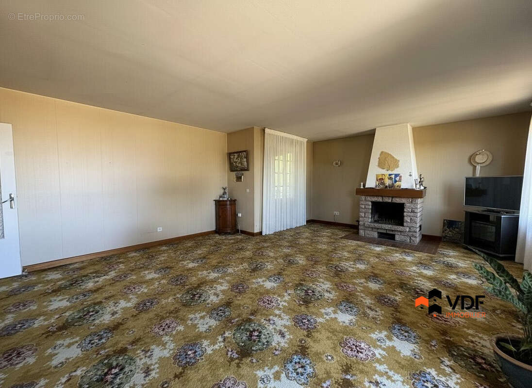 Maison 114 m² à Villerest  - photo 5