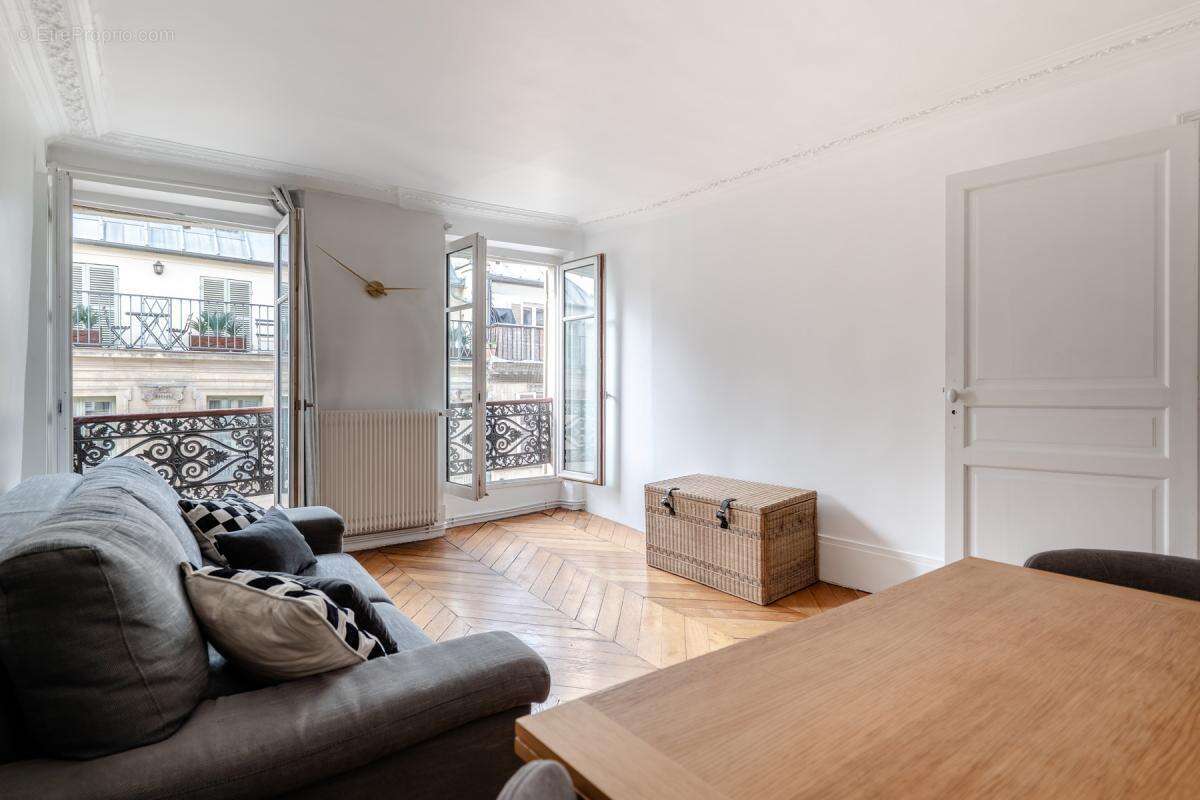Appartement à PARIS-2E