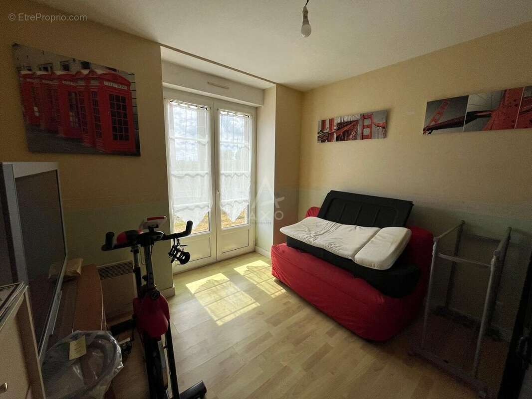 Maison 75 m² à Saint-Georges-De-Reintembault  - photo 7