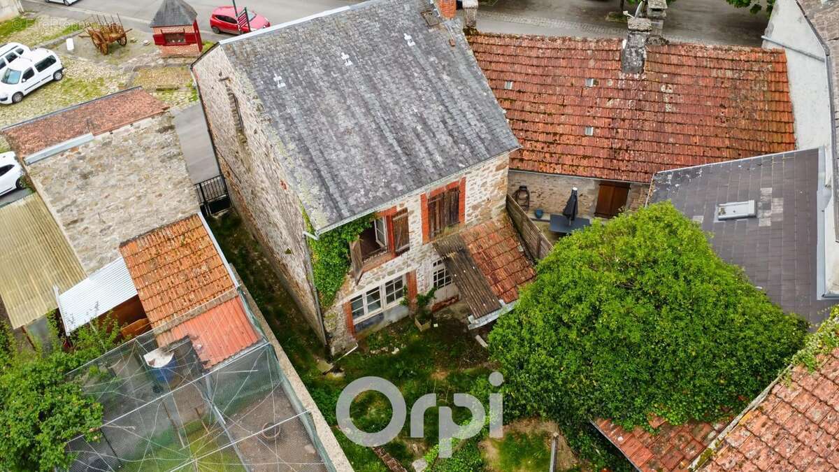 Maison à LA JONCHERE-SAINT-MAURICE
