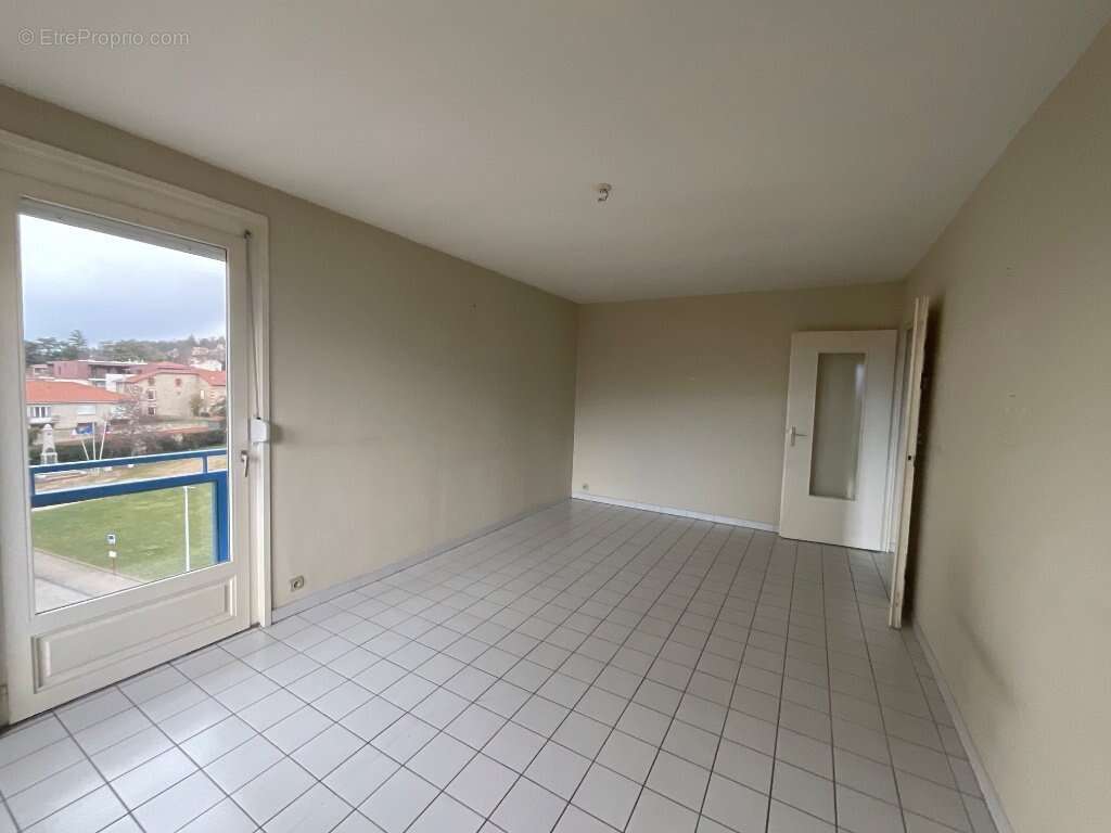 Saint-Just - Appartement T2 dernier étage - photo 3