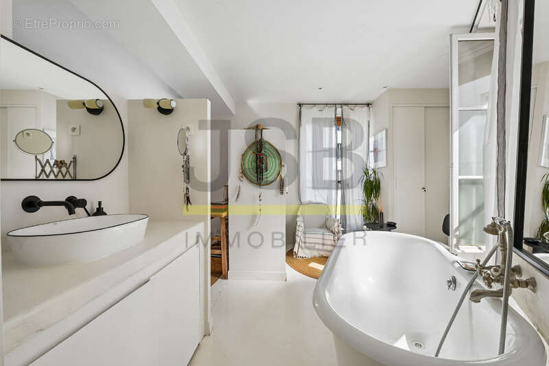 Appartement à PARIS-2E