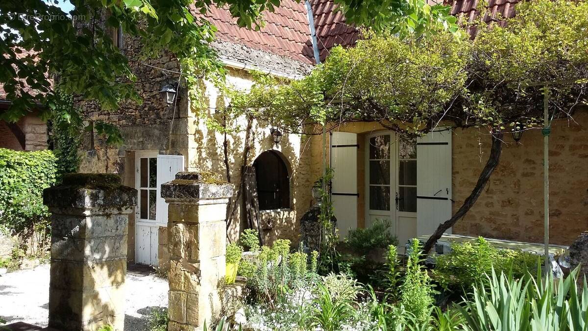 20180510100108 - Maison à BEYNAC-ET-CAZENAC