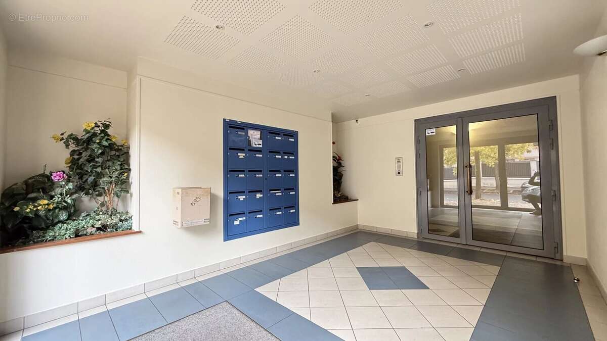 Appartement à EZANVILLE