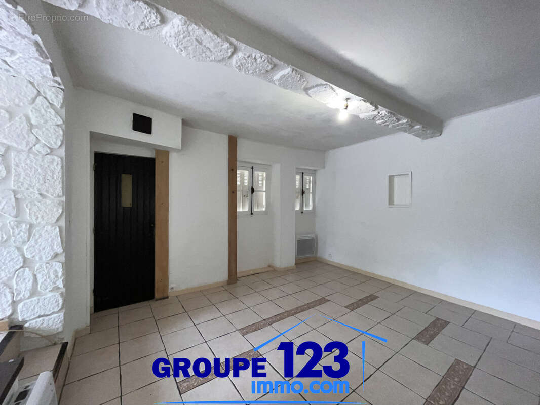 À VENDRE   Maison 3 pièces de 90 m2 à Laroche-Saint-Cydroine - photo 4